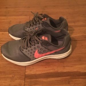Women’s Nike downshifter 7 running shoes size 6